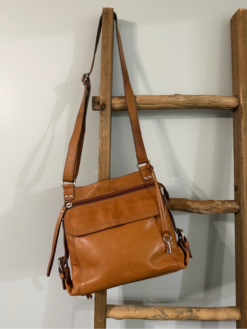 Vintage Fossil 75082 Cognac Leather Crossbody Organizer Bag Purse Camel Boho Y2K